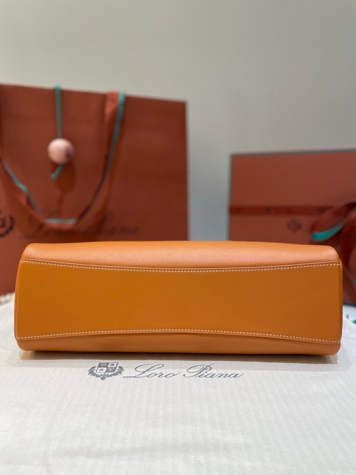 Loro Piana Extra Softy L33 Bag Quiet Luxury Fine-Grained Leather Handbag with Crossbody Strap