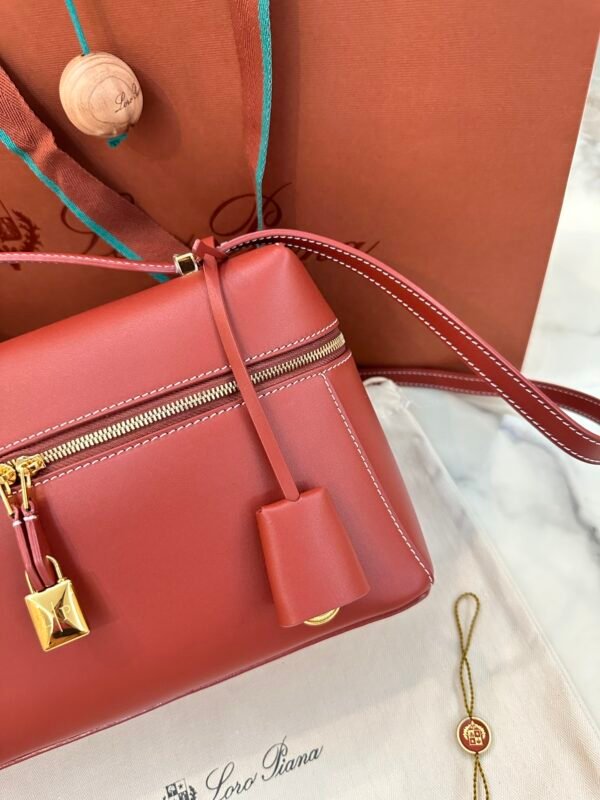 56 Loro Piana L27 Extra Bag 27 Minimalist Quiet Luxury Leather Tote Bag Structured Calfskin Crossbody Bag with Signature Padlock