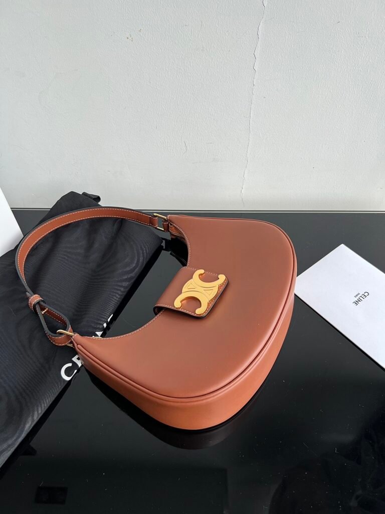 CELINE AVA TRIOMPHE Bag 23cm Tan Smooth Calfskin Classic Women’s Underarm Hobo Bag – Image 2