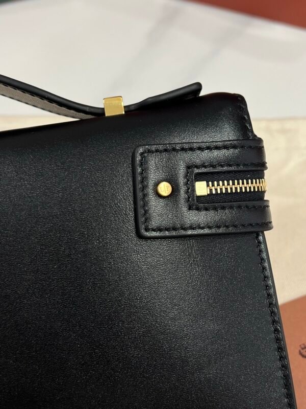 Loro Piana Extra L29 Clutch Bag 29cm Saddle Leather Elegant Handmade Designer Leather Handheld Purse with Signature Gold Padlock