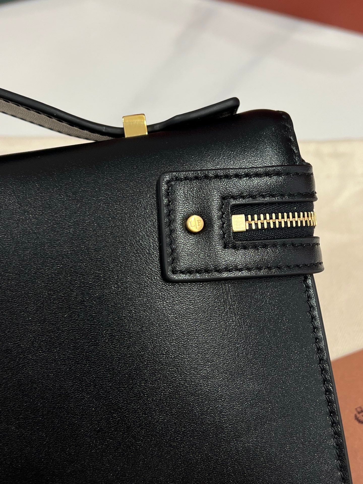 Loro Piana Extra L29 Clutch Bag 29cm Saddle Leather Elegant Handmade Designer Leather Handheld Purse with Signature Gold Padlock