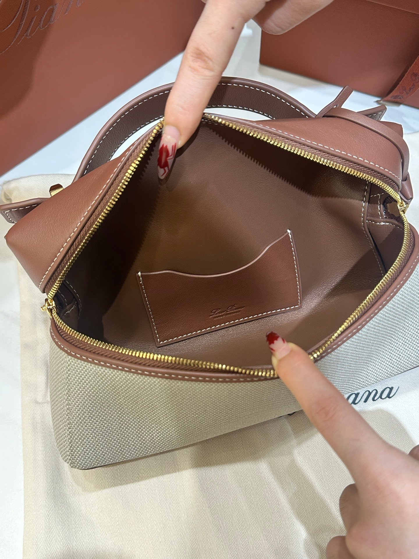 Loro Piana Extra Bag L23 Caramel Leather & Linen Canvas Crossbody Handbag 23cm for Women Top-Handle Bag with Signature Charms Loro Piana Extra Bag L23 Caramel Leather & Linen Canvas Crossbody Handbag 23cm for Women Top-Handle Bag with Signature Charms