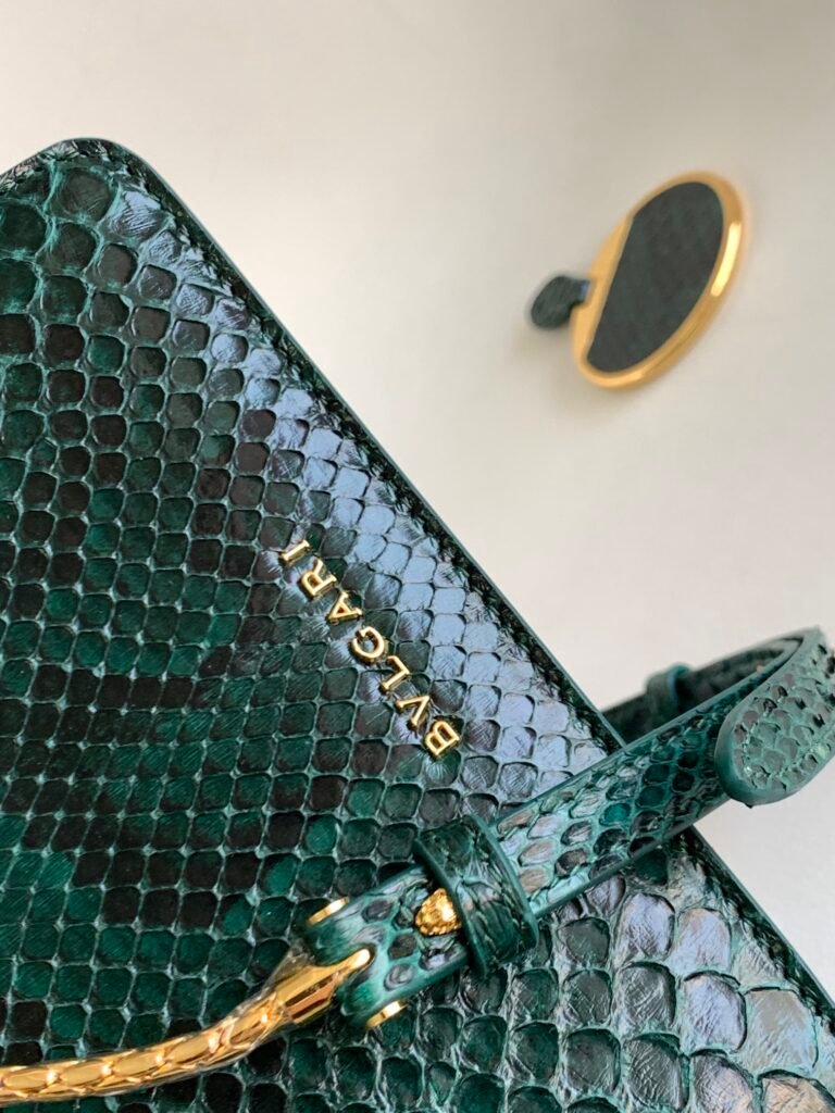 Bvlgari Serpenti Forever Python Bag Forest Emerald Green Top Handle Accordion Bag – Image 6 Bvlgari Serpenti Forever Python Bag Forest Emerald Green Top Handle Accordion Bag – Image 6