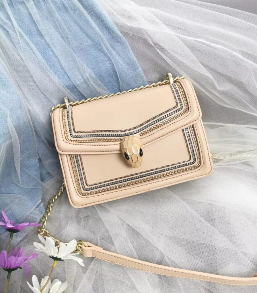 BVLGARI Serpenti in Love Crossbody Bag 20cm Calfskin Leather Small Shoulder Bag 8 Colors – Image 6 BVLGARI Serpenti in Love Crossbody Bag 20cm Calfskin Leather Small Shoulder Bag 8 Colors – Image 6