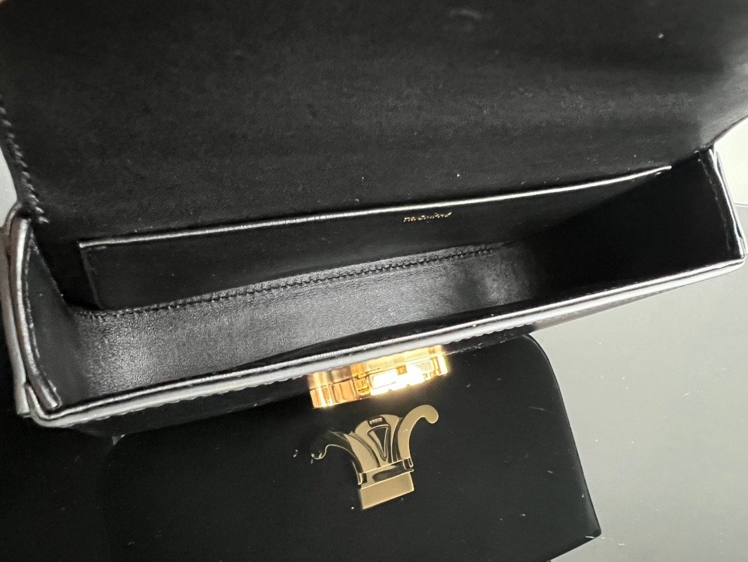 CELINE TRIOMPHE Chain Shoulder Bag in Shiny Calfskin Leather Underarm Baguette with Gold Hardware 6