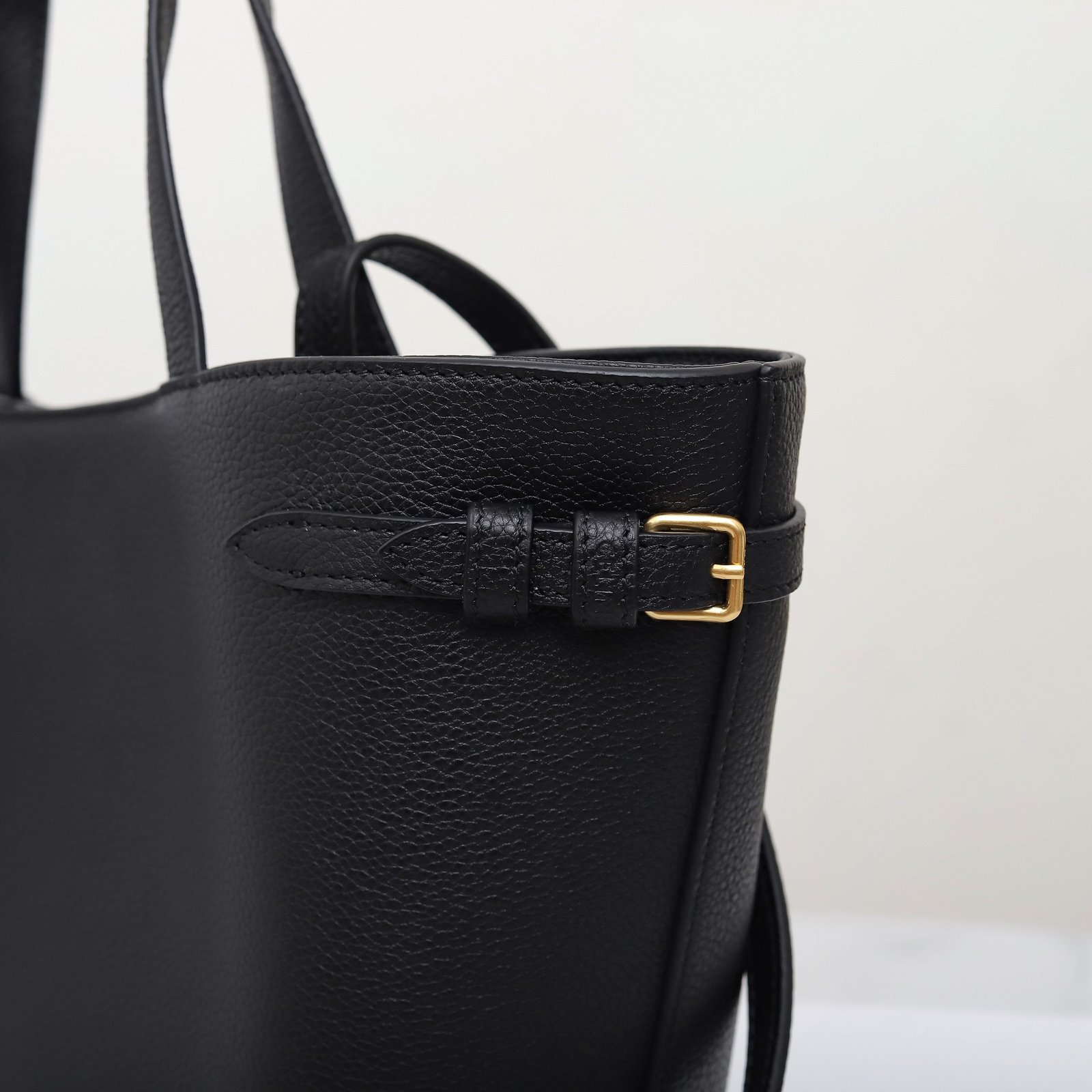 CELINE Small Anais Tote Bag 20.5cm Italian Calfskin Transformable Cuir Triomphe 2-Way Crossbody Bucket Bag 7