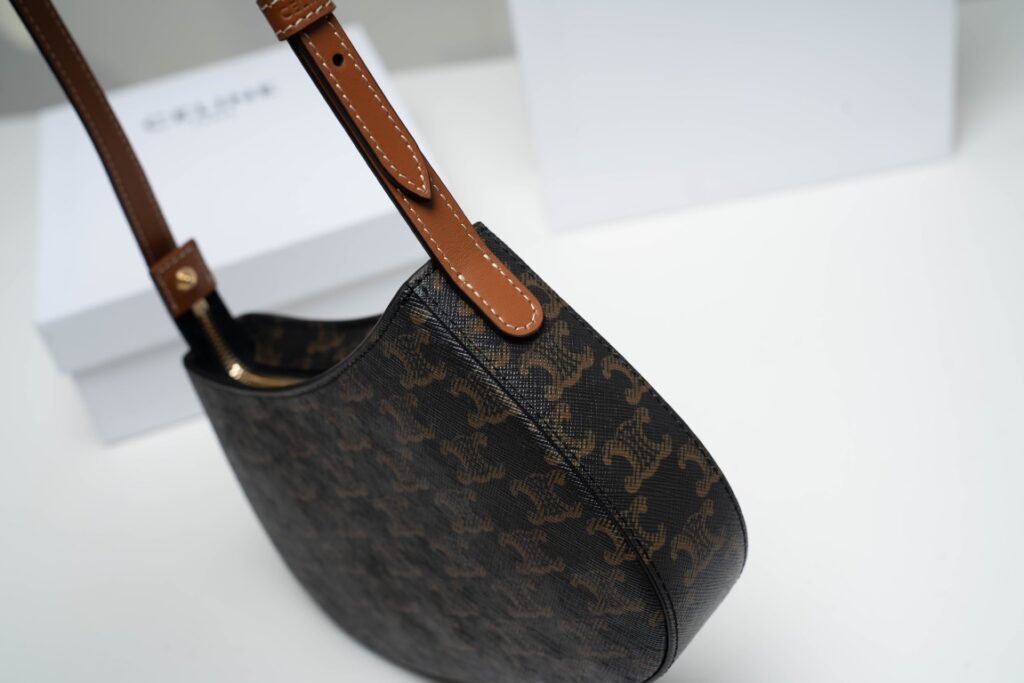 CELINE TILLY Bag 2024 Shiny Calfskin &amp; Triomphe Canvas Shoulder Bag Black/Tan 23cm &ndash; Image 5