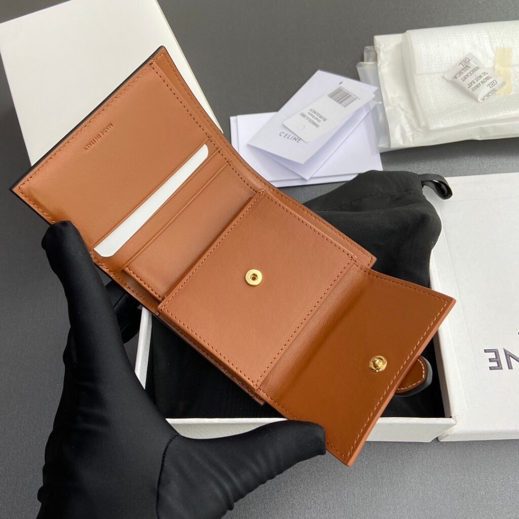 CELINE Triomphe Compact Trifold Wallet 10.5cm Canvas vs. Textile Comparison &ndash; Image 5