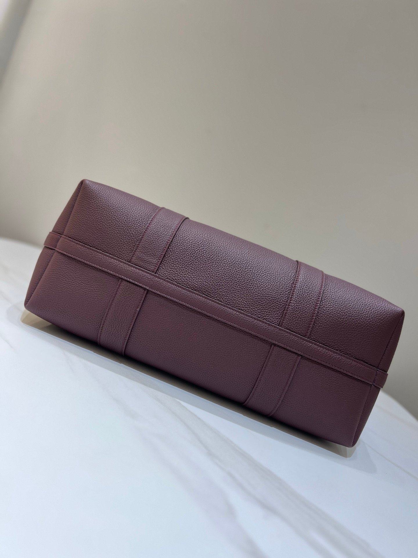 Loro Piana Ghiera Shopper Large Leather Tote Bag 40cm Grained Leather Handbag with Cashmere Lining and Detachable Pouch for Work and Travel Loro Piana Ghiera Shopper Large Leather Tote Bag 40cm Grained Leather Handbag with Cashmere Lining and Detachable Pouch for Work and Travel