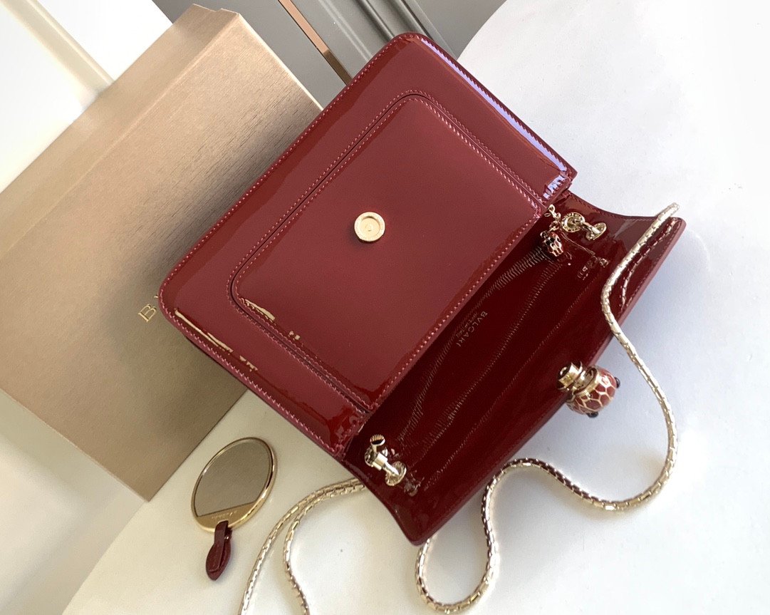 BVLGARI Serpenti Forever Glossy Calfskin Shoulder Bag 25cm Multi-Compartment Chain Bag with Snakehead Closure BVLGARI Serpenti Forever Glossy Calfskin Shoulder Bag 25cm Multi-Compartment Chain Bag with Snakehead Closure