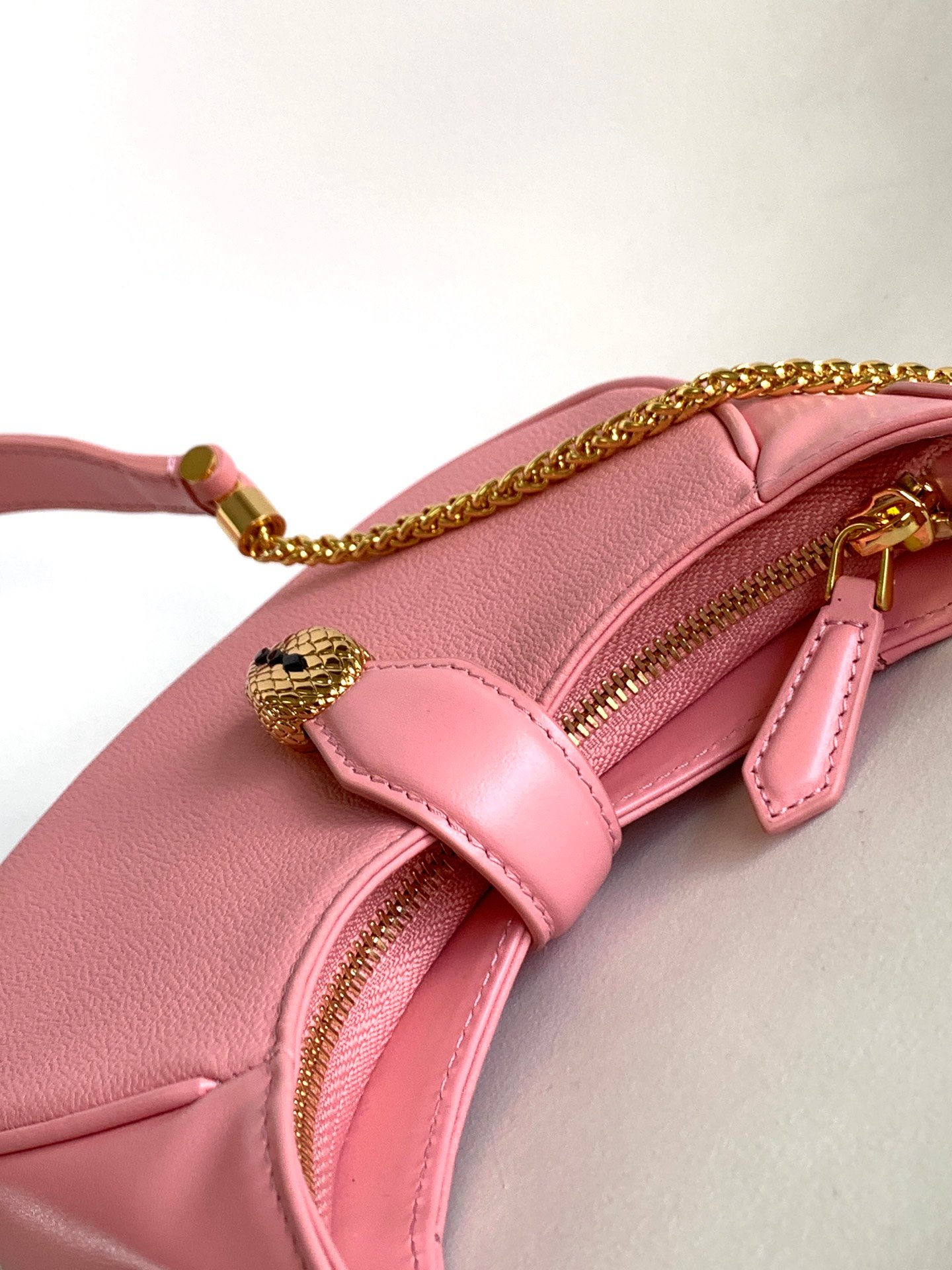 BVLGARI Serpenti Ellipse Small Crossbody Bag 20cm Calf Leather Crescent Hobo Shoulder Bag with Snakehead Closure BVLGARI Serpenti Ellipse Small Crossbody Bag 20cm Calf Leather Crescent Hobo Shoulder Bag with Snakehead Closure
