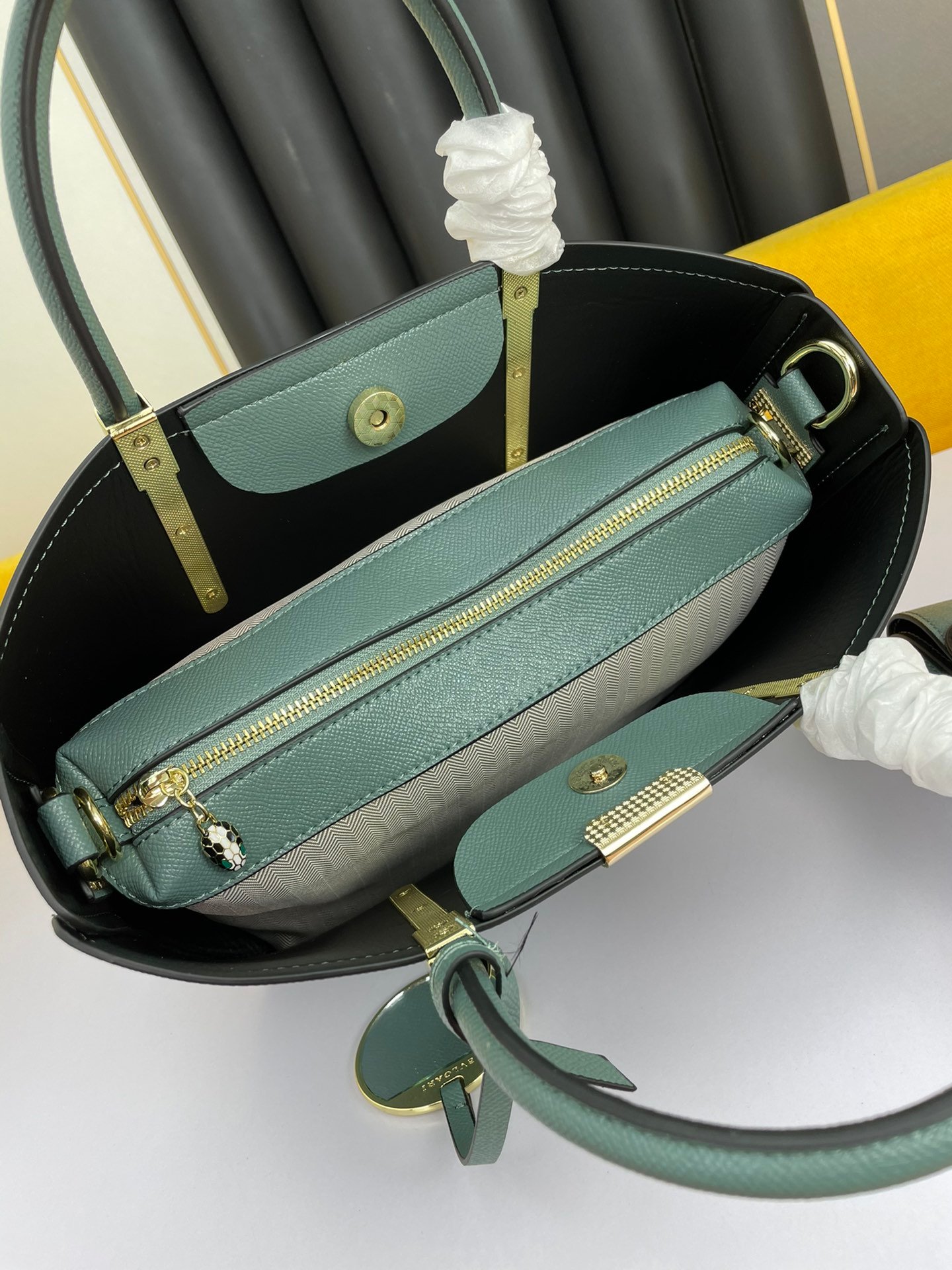 BVLGARI Style Luxury Two-Piece Tote Bag Set Premium Palm Leather Handbag with Removable Pouch BVLGARI Style Luxury Two-Piece Tote Bag Set Premium Palm Leather Handbag with Removable Pouch