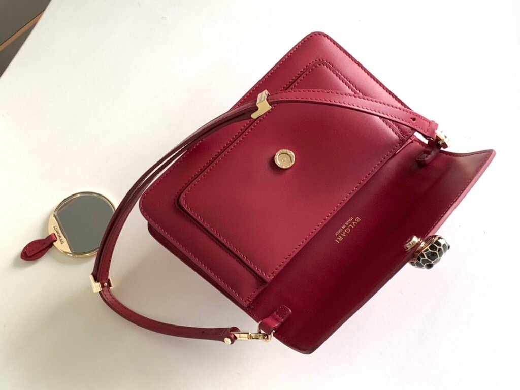 BVLGARI Serpenti Forever East-West Small Shoulder Bag 22cm Calf Leather Crossbody Bag with Snakehead Closure – Image 8 BVLGARI Serpenti Forever East-West Small Shoulder Bag 22cm Calf Leather Crossbody Bag with Snakehead Closure – Image 8