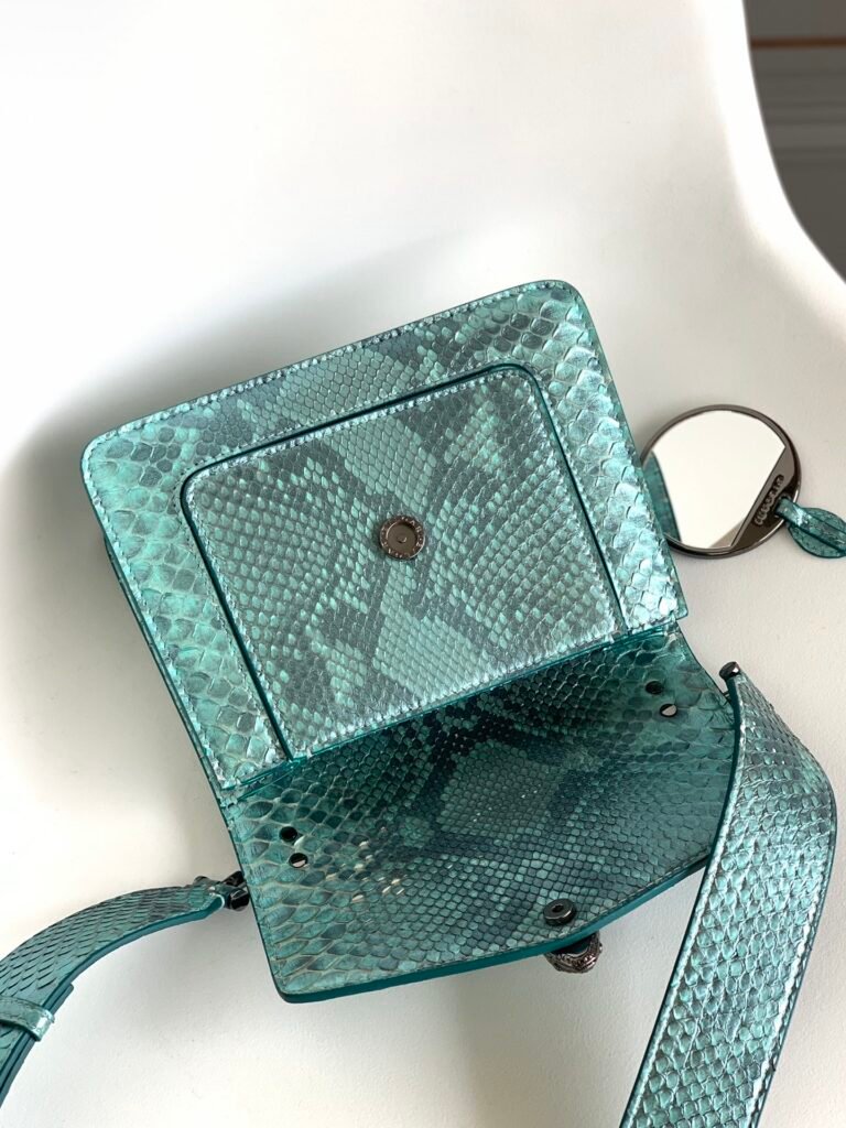 BVLGARI Serpenti Forever MaxiChain Bag Aquamarine Light Blue Pearl Python Leather Shoulder Bag – Image 4 BVLGARI Serpenti Forever MaxiChain Bag Aquamarine Light Blue Pearl Python Leather Shoulder Bag – Image 4