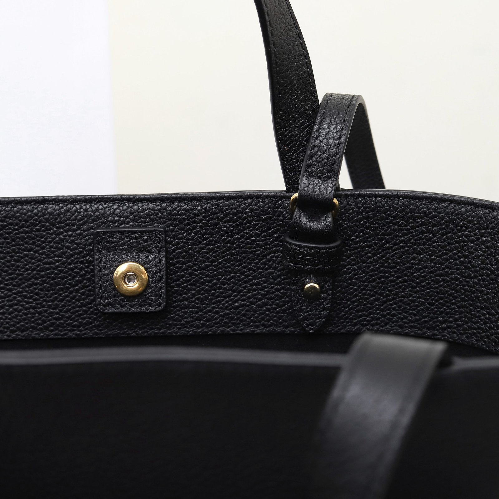 CELINE Small Anais Tote Bag 20.5cm Italian Calfskin Transformable Cuir Triomphe 2-Way Crossbody Bucket Bag 8