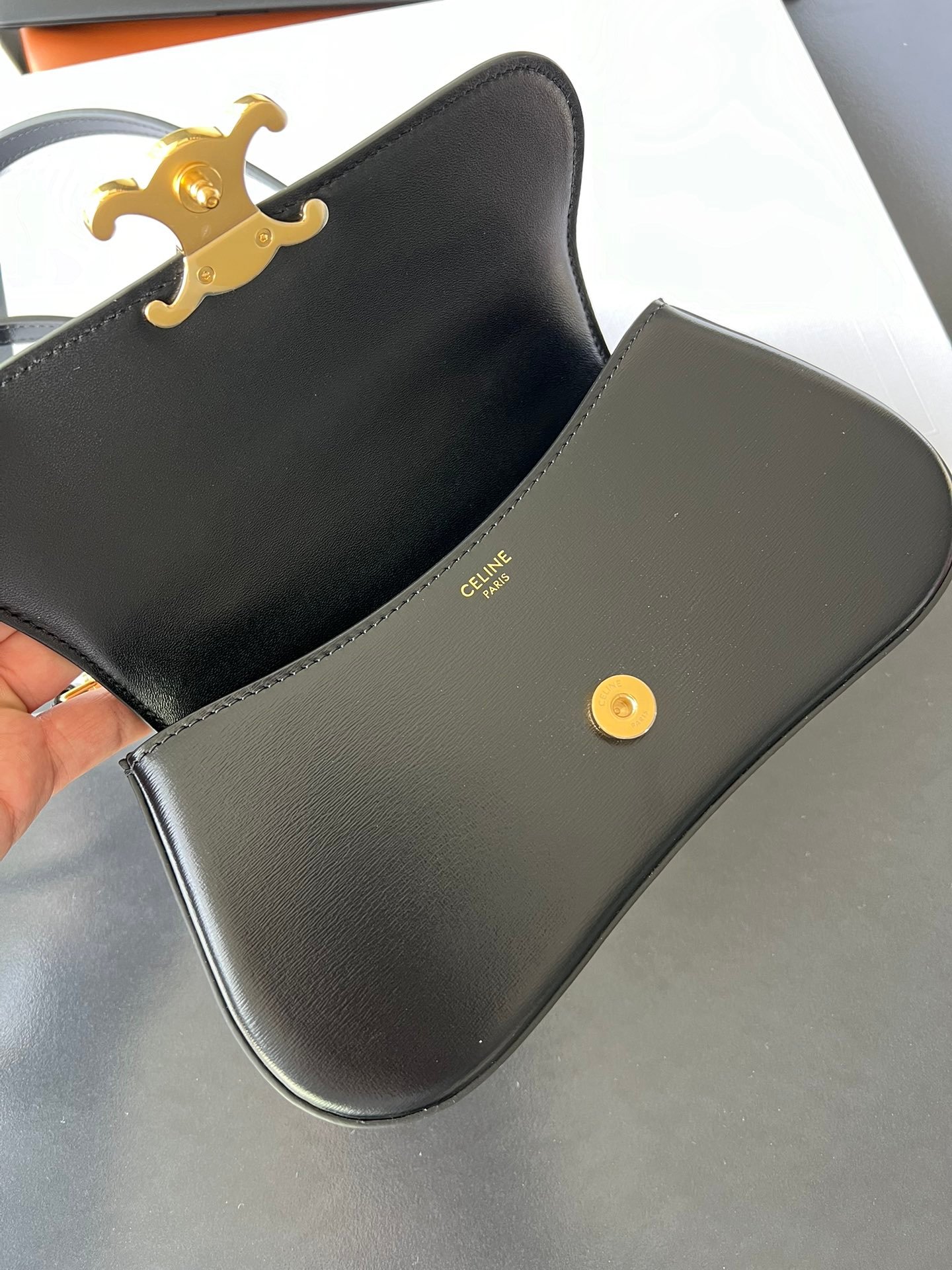Celine Teen Lola Bag 22.5cm Shiny Calfskin Versatile Shoulder and Crossbody Bag with Gold-Tone Triomphe Clasp Celine Teen Lola Bag 22.5cm Shiny Calfskin Versatile Shoulder and Crossbody Bag with Gold-Tone Triomphe Clasp