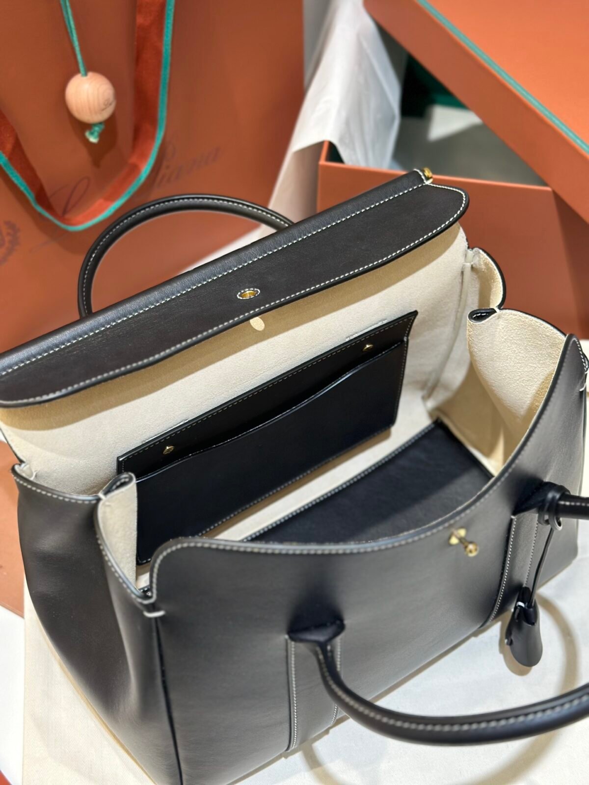 Loro Piana Loom L32 Grained Calfskin Handbag 33cm Designer Tote Bag with Padlock & Pouch Loro Piana Loom L32 Grained Calfskin Handbag 33cm Designer Tote Bag with Padlock & Pouch