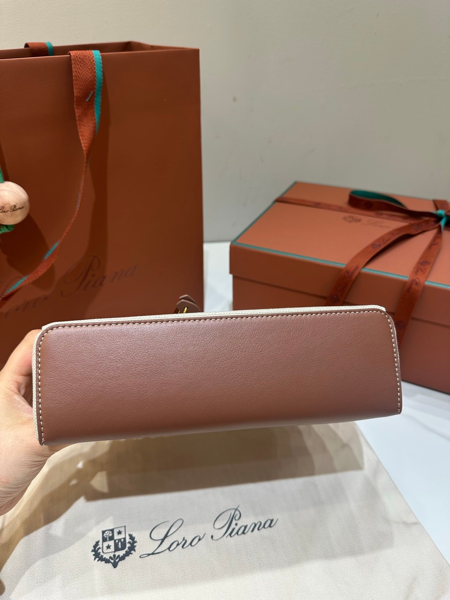 Loro Piana Extra Bag L23 Caramel Leather & Linen Canvas Crossbody Handbag 23cm for Women Top-Handle Bag with Signature Charms Loro Piana Extra Bag L23 Caramel Leather & Linen Canvas Crossbody Handbag 23cm for Women Top-Handle Bag with Signature Charms