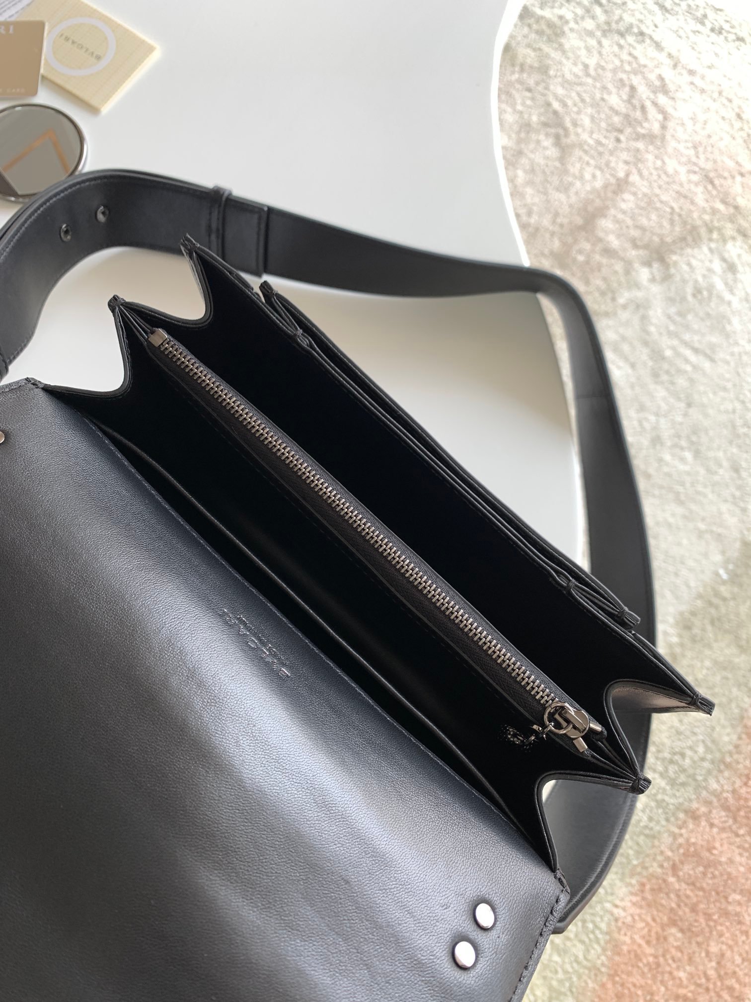 Bvlgari Serpenti Forever Maxi Chain Crossbody Bag 25cm Calf Leather Shoulder Handbag with Snakehead Closure 4 Colors Bvlgari Serpenti Forever Maxi Chain Crossbody Bag 25cm Calf Leather Shoulder Handbag with Snakehead Closure 4 Colors