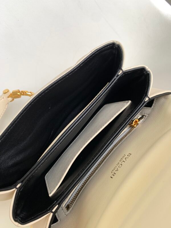8 BVLGARI Serpenti Reverse Small Shoulder Bag 22.5cm Quilted Metropolitan Calf Leather Crossbody Chain Bag with Magnetic Snakehead Closure