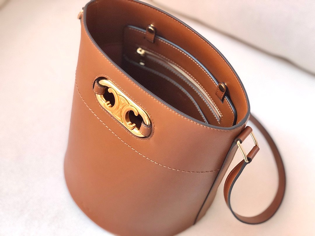 Luxury Celine Maillon Triomphe Tan Bucket Bag 25x29cm Pig Nose Gold Hardware Crossbody for Women 9