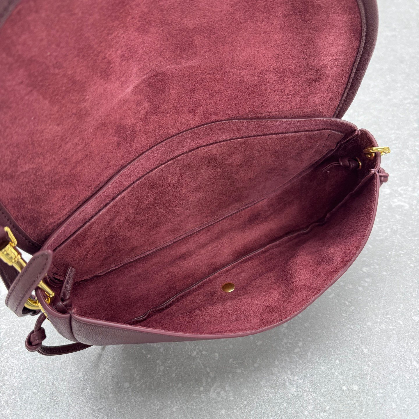 Celine Half-Moon Hobo Bag 25cm Triomphe Oil-Waxed Leather Underarm Bag with Gold Hardware