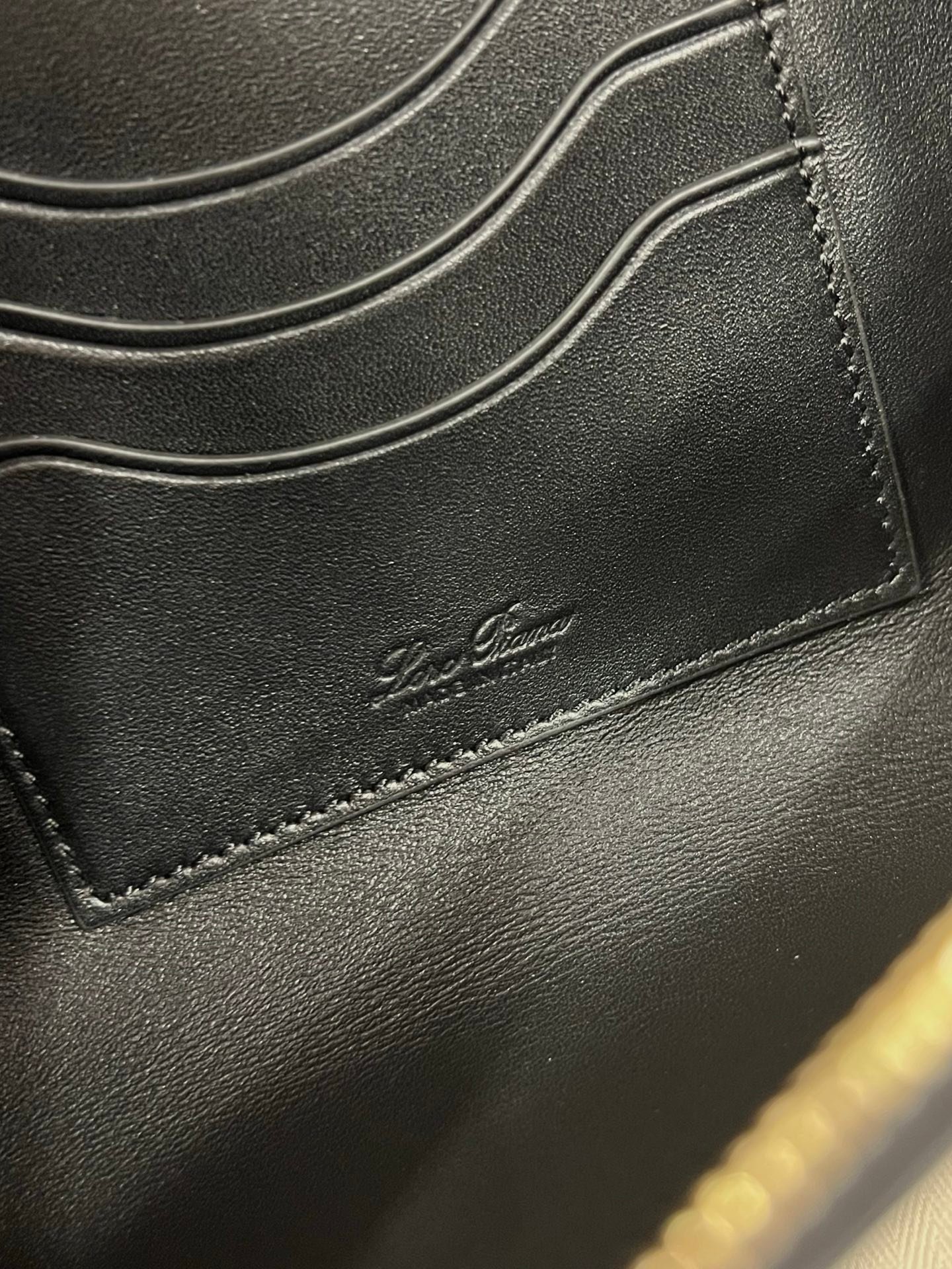 Loro Piana Extra L29 Clutch Bag 29cm Saddle Leather Elegant Handmade Designer Leather Handheld Purse with Signature Gold Padlock