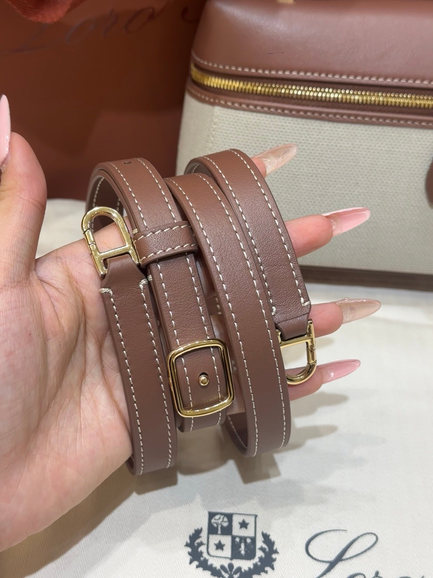 Loro Piana Extra Bag L23 Caramel Leather & Linen Canvas Crossbody Handbag 23cm for Women Top-Handle Bag with Signature Charms Loro Piana Extra Bag L23 Caramel Leather & Linen Canvas Crossbody Handbag 23cm for Women Top-Handle Bag with Signature Charms