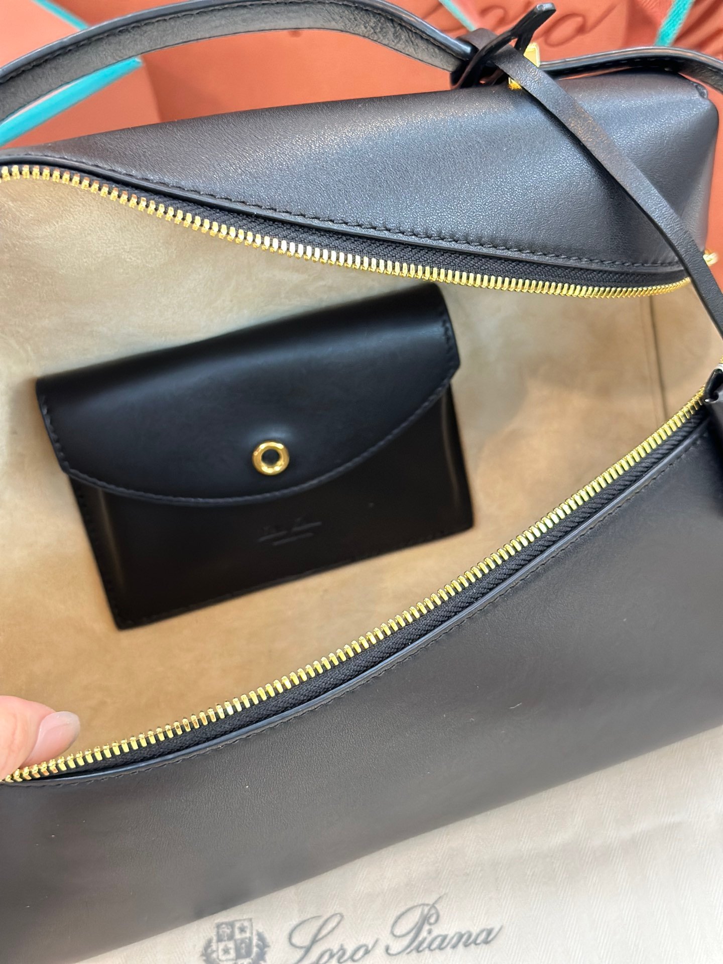 Loro Piana Extra Bag 27 Premium Calfskin Handbag with Steel Hardware Timeless Quiet Luxury Top-Handle Bag 4 Colors Loro Piana Extra Bag 27 Premium Calfskin Handbag with Steel Hardware Timeless Quiet Luxury Top-Handle Bag 4 Colors