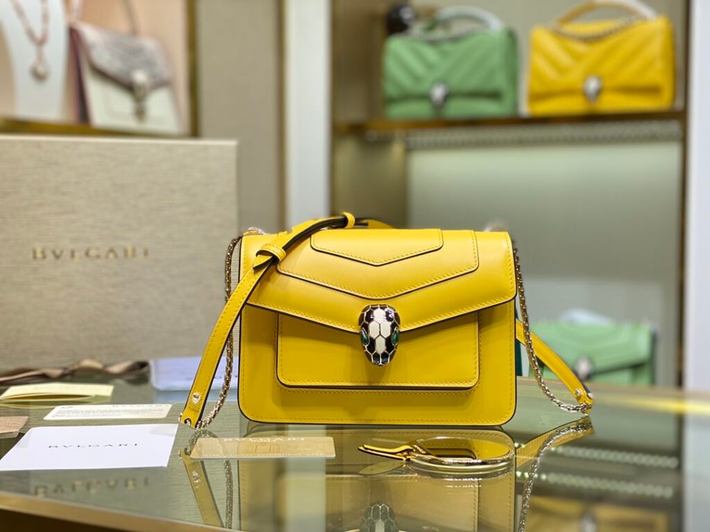 BVLGARI Serpenti Forever Crossbody Bag 19cm Daisy Topaz Calfskin Leather Shoulder Bag Classic Snakehead Buckle – Image 1 BVLGARI Serpenti Forever Crossbody Bag 19cm Daisy Topaz Calfskin Leather Shoulder Bag Classic Snakehead Buckle – Image 1