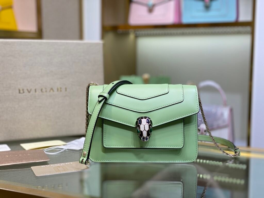 BVLGARI Serpenti Forever Crossbody Bag 19cm Daisy Topaz Calfskin Leather Shoulder Bag Classic Snakehead Buckle – Image 5 BVLGARI Serpenti Forever Crossbody Bag 19cm Daisy Topaz Calfskin Leather Shoulder Bag Classic Snakehead Buckle – Image 5