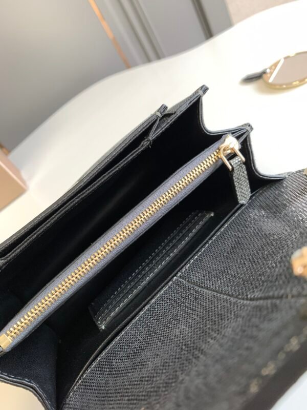 18 BVLGARI Serpenti Forever Luxury Shoulder Bag 19cm Metallic Karung Skin Crossbody Handbag with Iconic Snakehead Enamel Clasp
