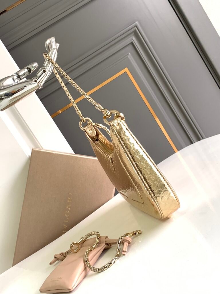 BVLGARI Serpenti Baia Shoulder Bag & Serpenti Forever Small Crossbody Metallic Gold Snakeskin – Image 3 BVLGARI Serpenti Baia Shoulder Bag & Serpenti Forever Small Crossbody Metallic Gold Snakeskin – Image 3