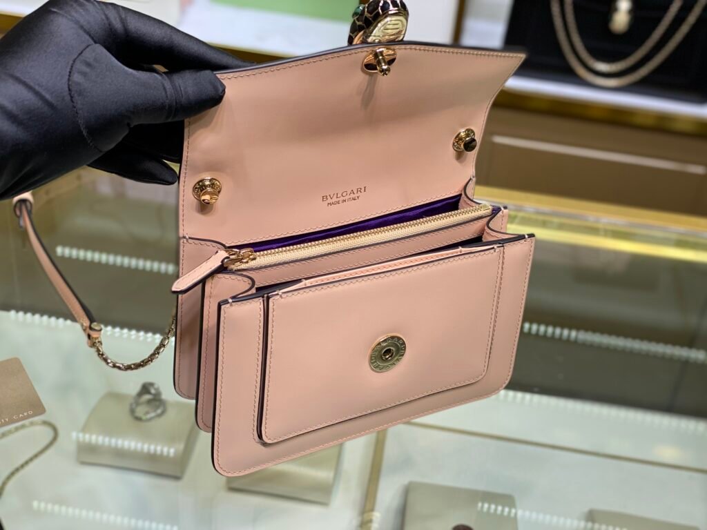 BVLGARI Serpenti Forever Crossbody Bag 19cm Daisy Topaz Calfskin Leather Shoulder Bag Classic Snakehead Buckle – Image 8 BVLGARI Serpenti Forever Crossbody Bag 19cm Daisy Topaz Calfskin Leather Shoulder Bag Classic Snakehead Buckle – Image 8