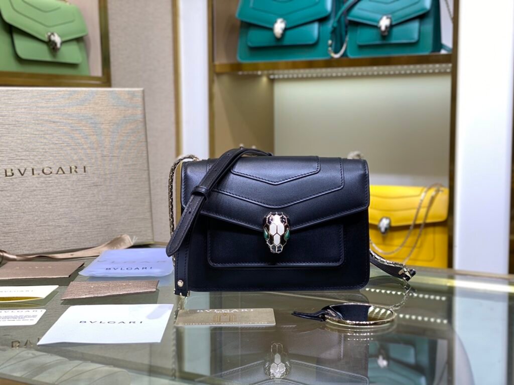 BVLGARI Serpenti Forever Crossbody Bag 19cm Daisy Topaz Calfskin Leather Shoulder Bag Classic Snakehead Buckle – Image 9 BVLGARI Serpenti Forever Crossbody Bag 19cm Daisy Topaz Calfskin Leather Shoulder Bag Classic Snakehead Buckle – Image 9