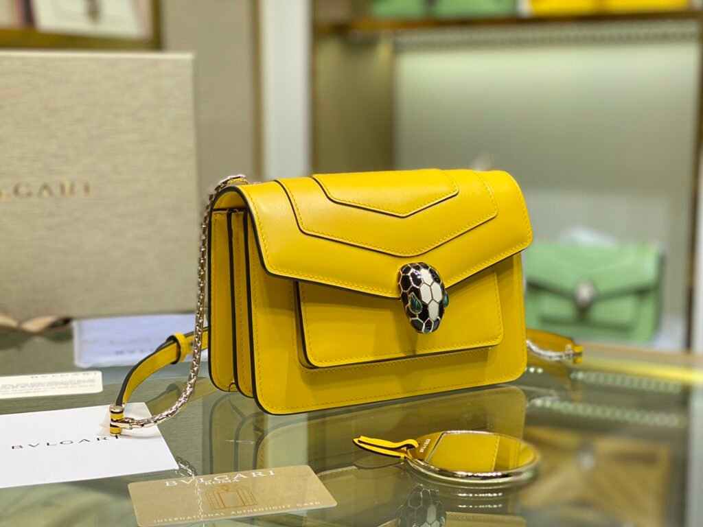 BVLGARI Serpenti Forever Crossbody Bag 19cm Daisy Topaz Calfskin Leather Shoulder Bag Classic Snakehead Buckle – Image 2 BVLGARI Serpenti Forever Crossbody Bag 19cm Daisy Topaz Calfskin Leather Shoulder Bag Classic Snakehead Buckle – Image 2