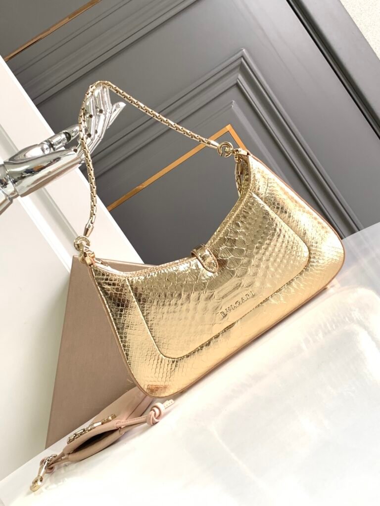 BVLGARI Serpenti Baia Shoulder Bag & Serpenti Forever Small Crossbody Metallic Gold Snakeskin – Image 4 BVLGARI Serpenti Baia Shoulder Bag & Serpenti Forever Small Crossbody Metallic Gold Snakeskin – Image 4