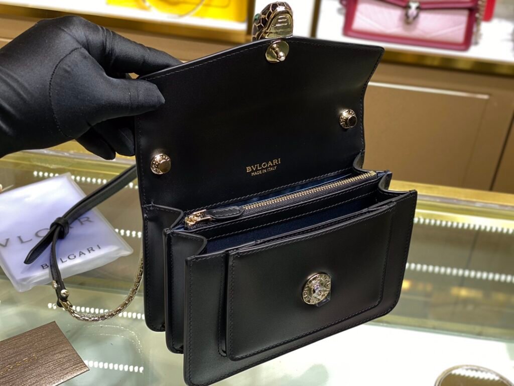 BVLGARI Serpenti Forever Crossbody Bag 19cm Daisy Topaz Calfskin Leather Shoulder Bag Classic Snakehead Buckle – Image 10 BVLGARI Serpenti Forever Crossbody Bag 19cm Daisy Topaz Calfskin Leather Shoulder Bag Classic Snakehead Buckle – Image 10