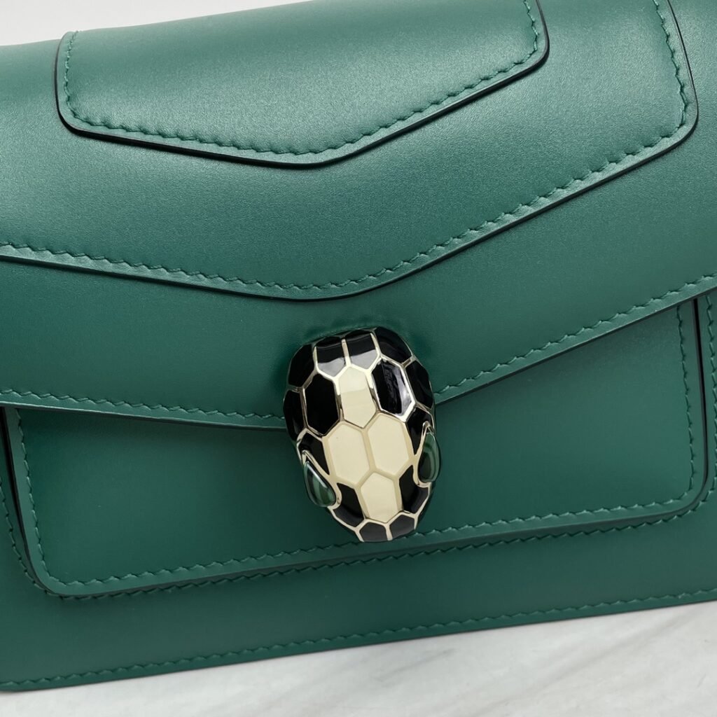 BVLGARI Serpenti Forever Crossbody Bag 19cm Daisy Topaz Calfskin Leather Shoulder Bag Classic Snakehead Buckle – Image 12 BVLGARI Serpenti Forever Crossbody Bag 19cm Daisy Topaz Calfskin Leather Shoulder Bag Classic Snakehead Buckle – Image 12