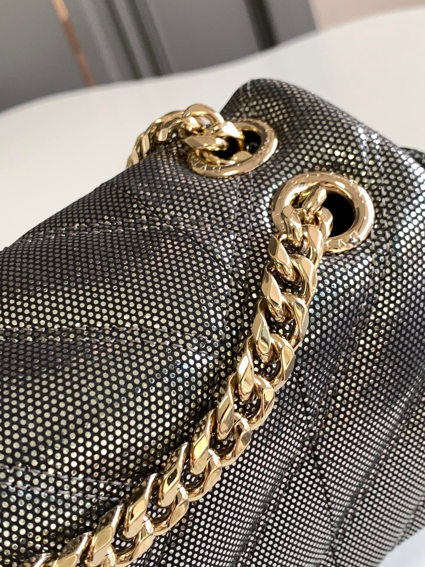 BVLGARI Serpenti Cabochon Shoulder Bag 22.5cm Metallic Karung Watersnake Leather Crossbody Bag with Matelassé Quilted Pattern and Iconic Enamel Snakehead Clasp BVLGARI Serpenti Cabochon Shoulder Bag 22.5cm Metallic Karung Watersnake Leather Crossbody Bag with Matelassé Quilted Pattern and Iconic Enamel Snakehead Clasp