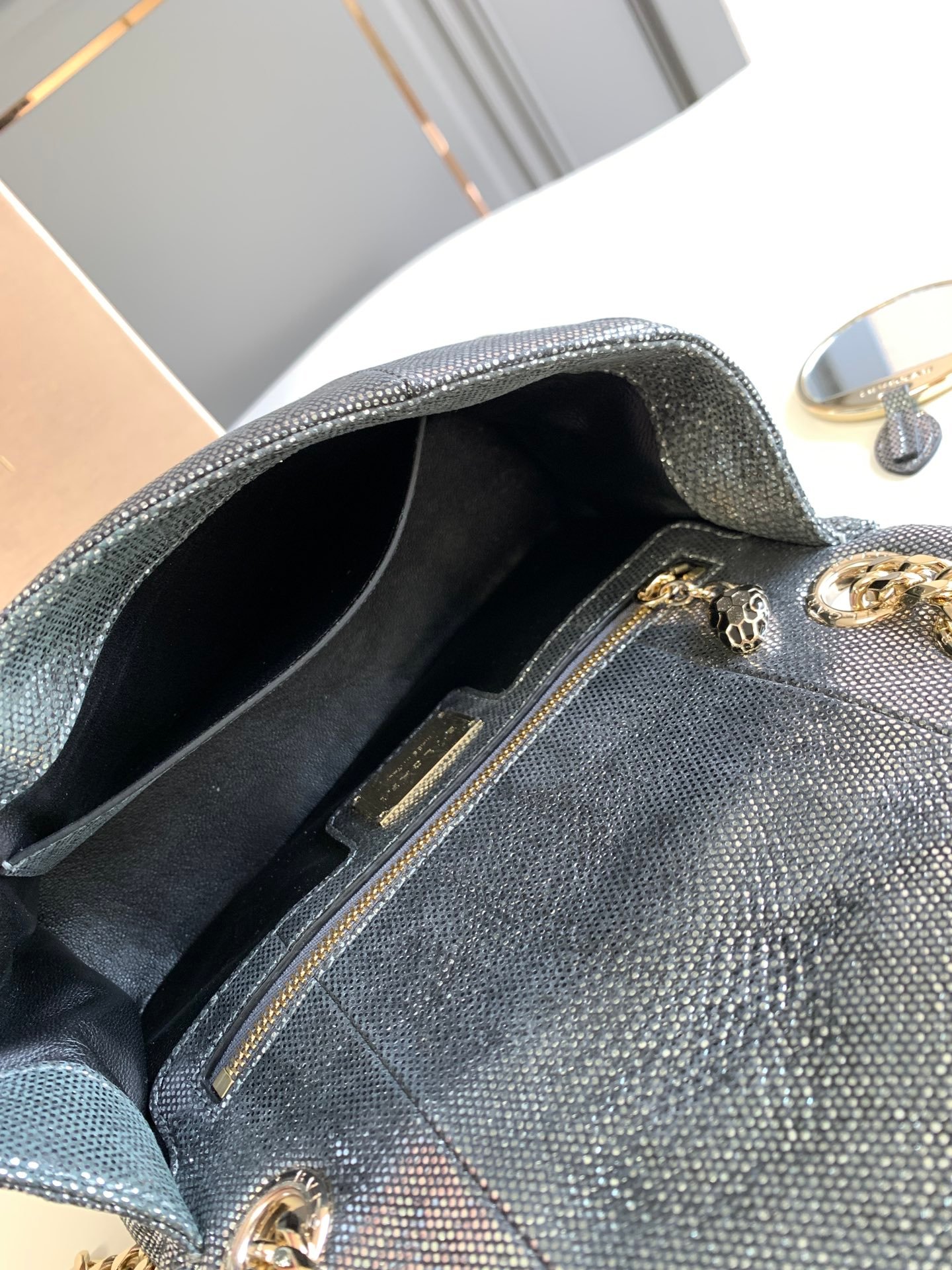 BVLGARI Serpenti Cabochon Shoulder Bag 22.5cm Metallic Karung Watersnake Leather Crossbody Bag with Matelassé Quilted Pattern and Iconic Enamel Snakehead Clasp BVLGARI Serpenti Cabochon Shoulder Bag 22.5cm Metallic Karung Watersnake Leather Crossbody Bag with Matelassé Quilted Pattern and Iconic Enamel Snakehead Clasp